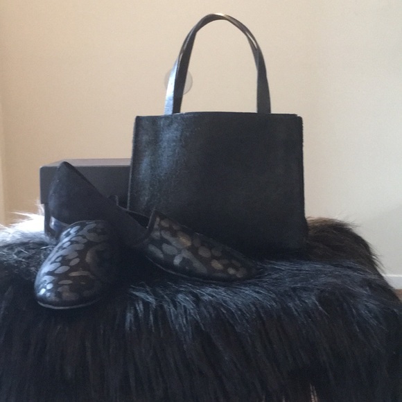 Banana Republic Handbags - BR leather bag good condition reg wear inside.$70 w/Kenneth Cole Loafer BN w/box